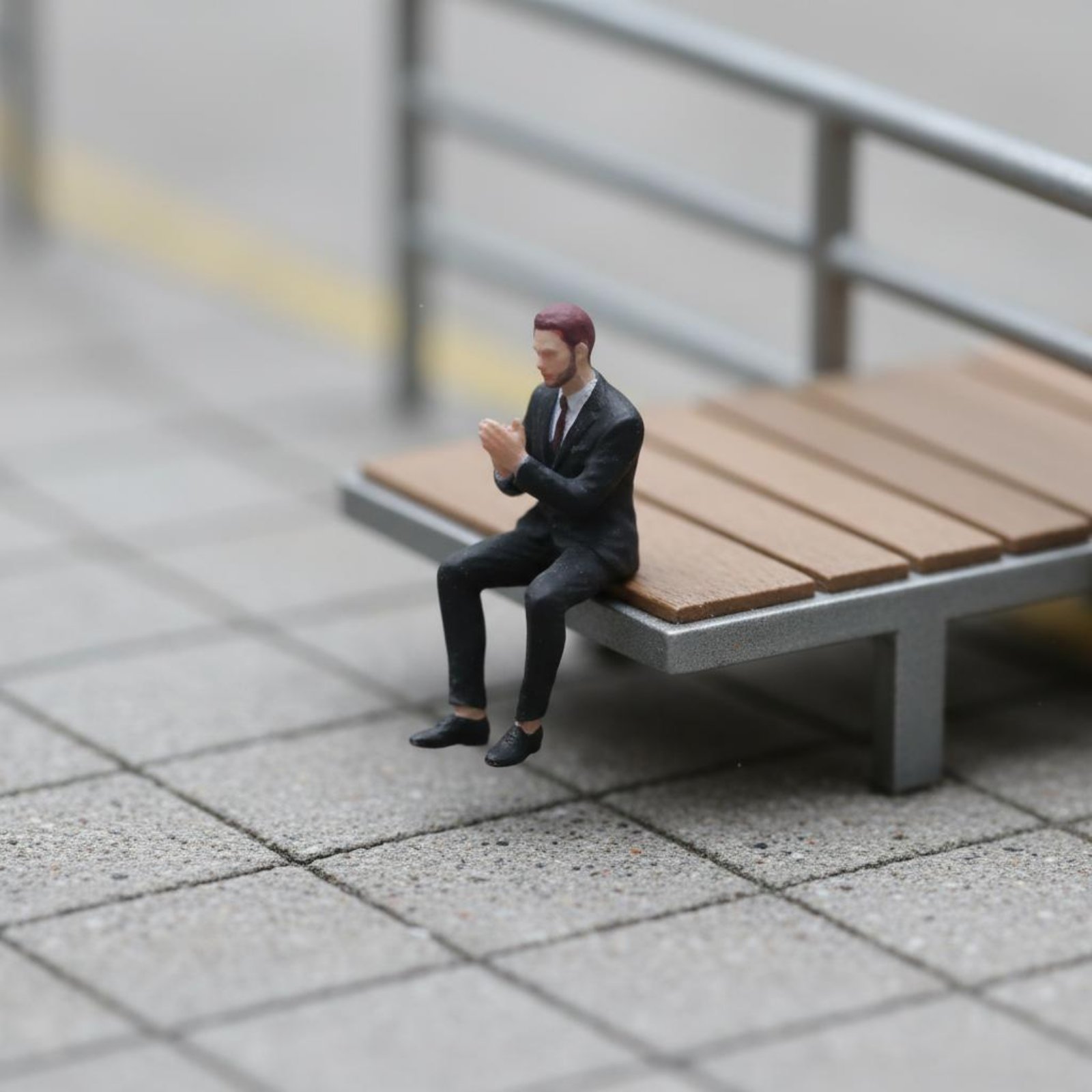 1:64 Scale Sitting Man Figure  - đánh giá và giá Men'S Suit Accessories