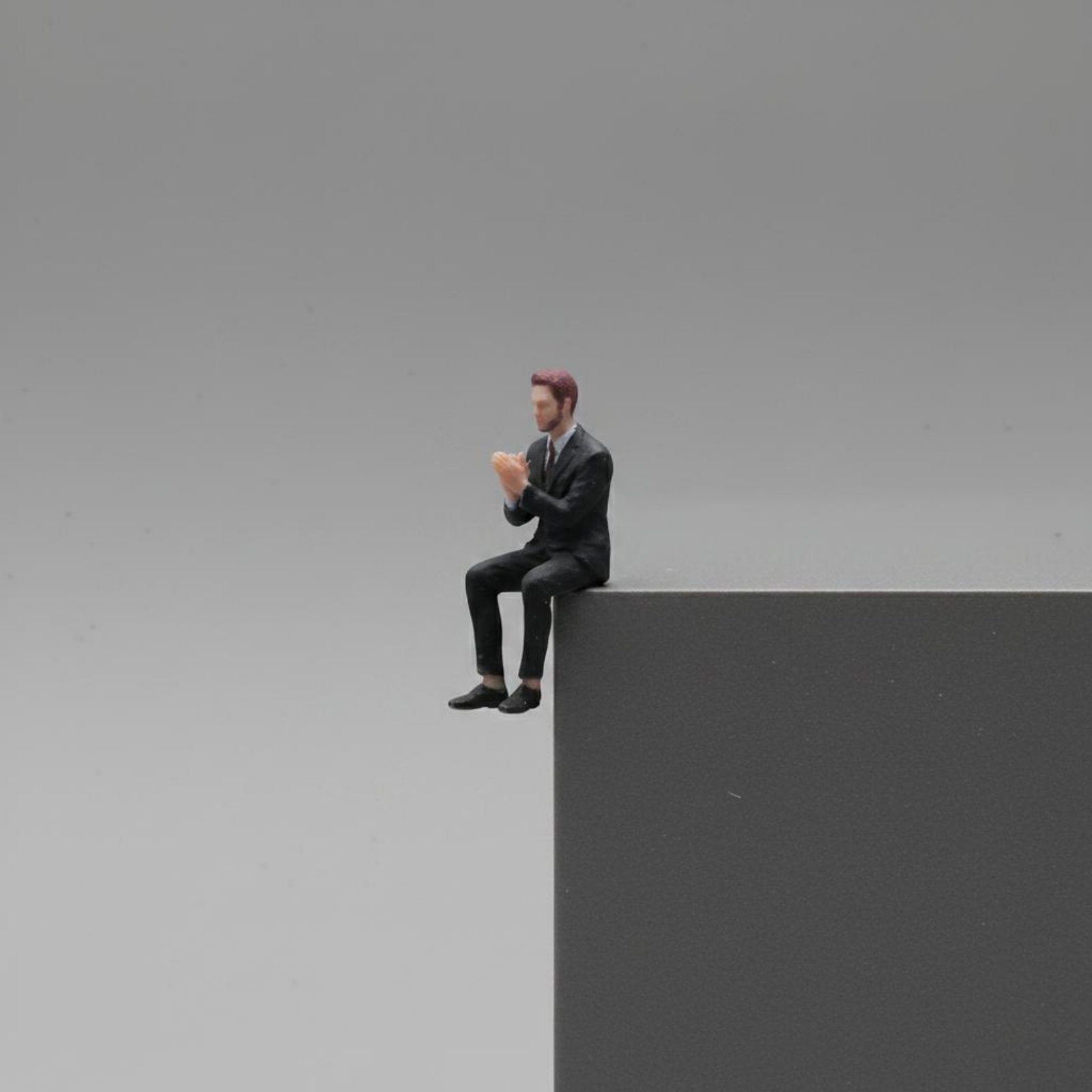 1:64 Scale Sitting Man Figure  - đánh giá và giá Men'S Suit Accessories