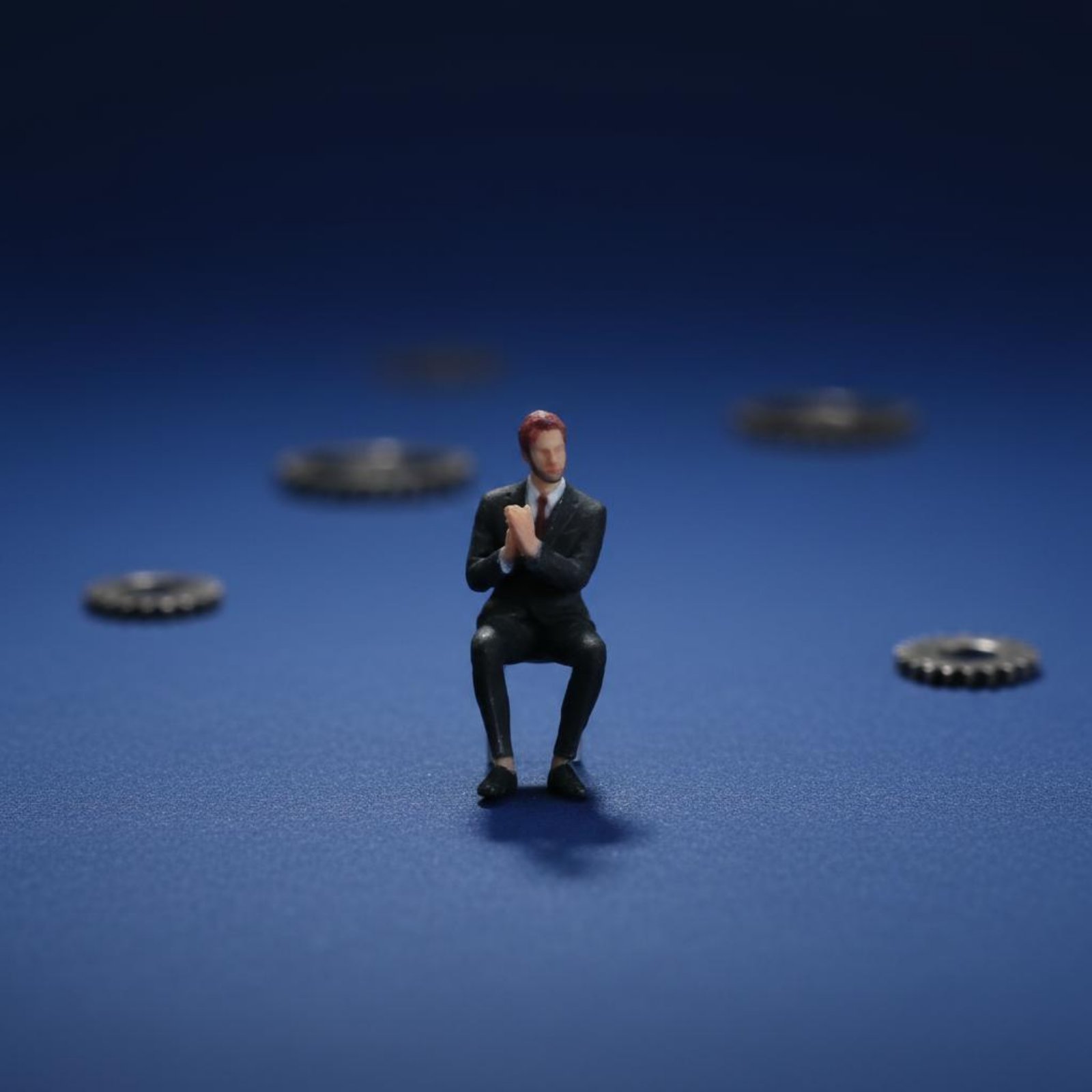 1:64 Scale Sitting Man Figure  - đánh giá và giá Men'S Suit Accessories